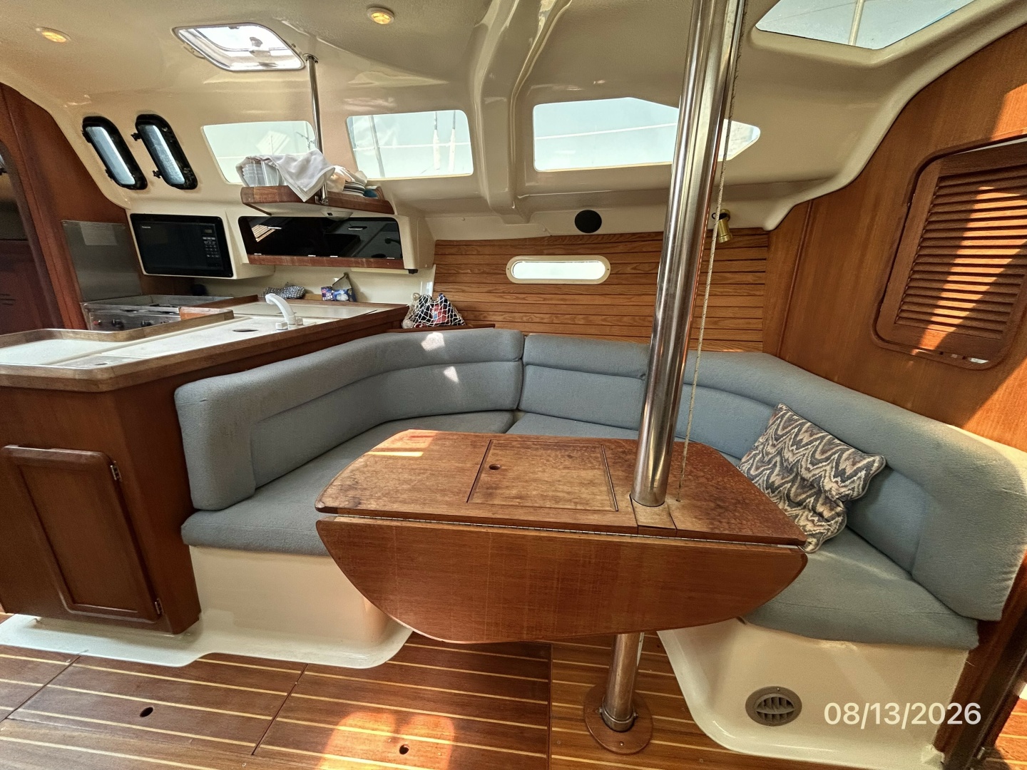 Hunter 336 salon port
