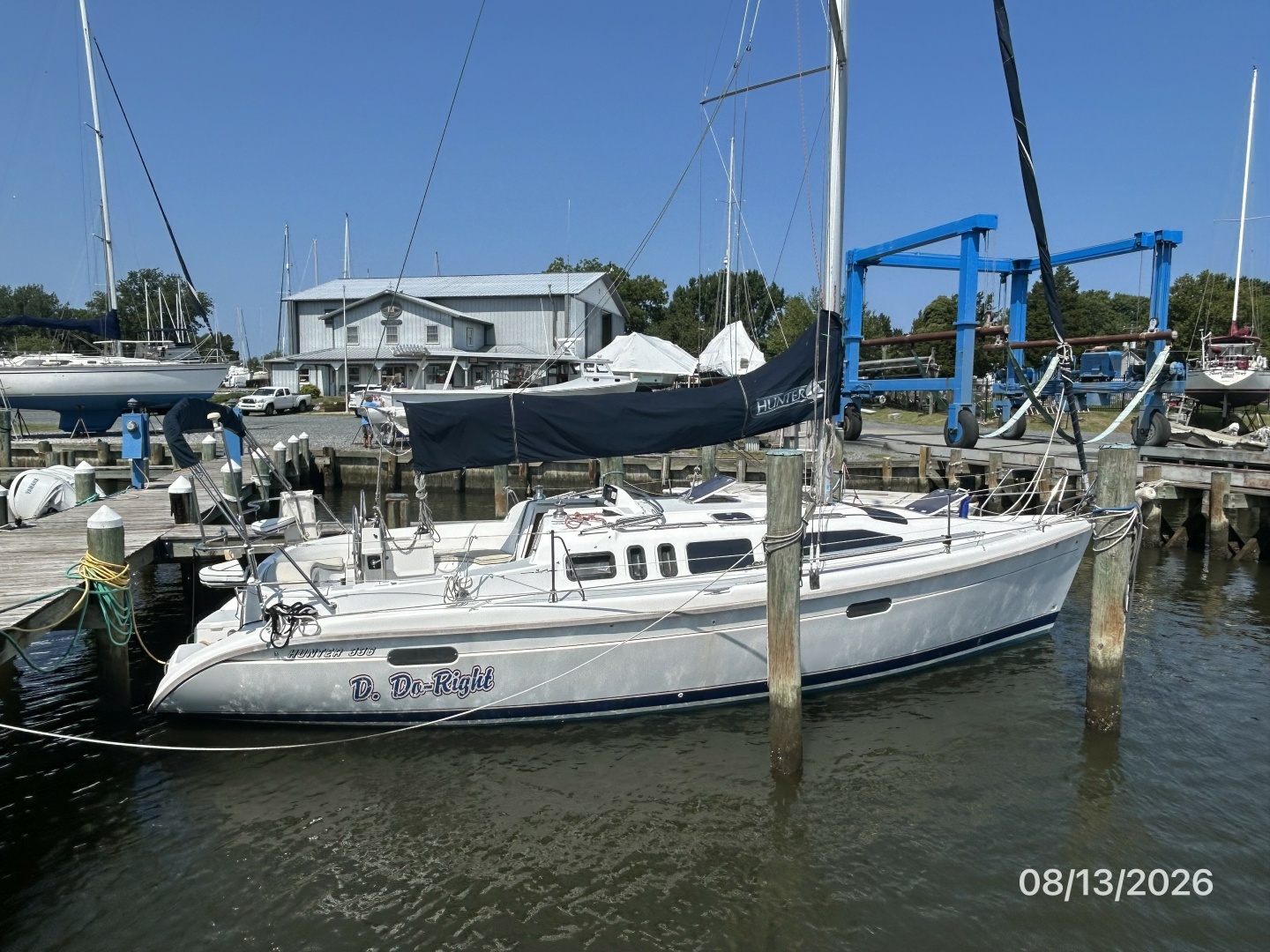 Hunter 336 starboard profile