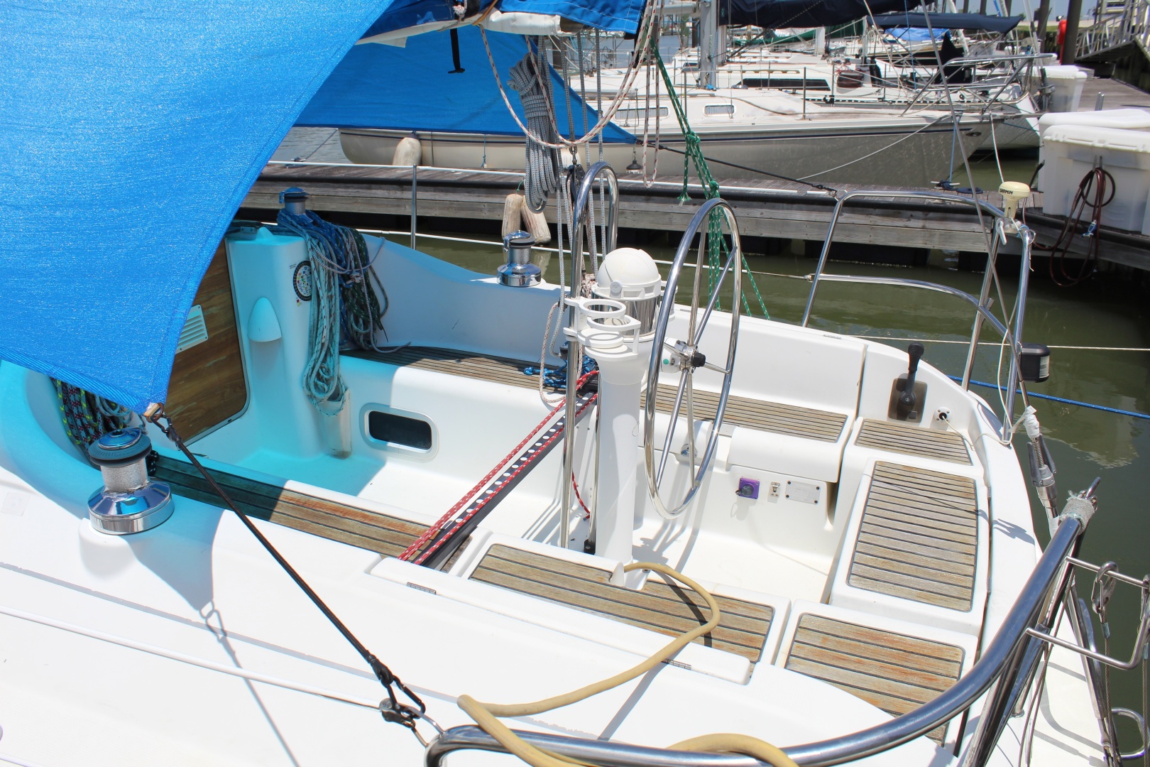 Shakey Waves 33ft Beneteau Yacht For Sale