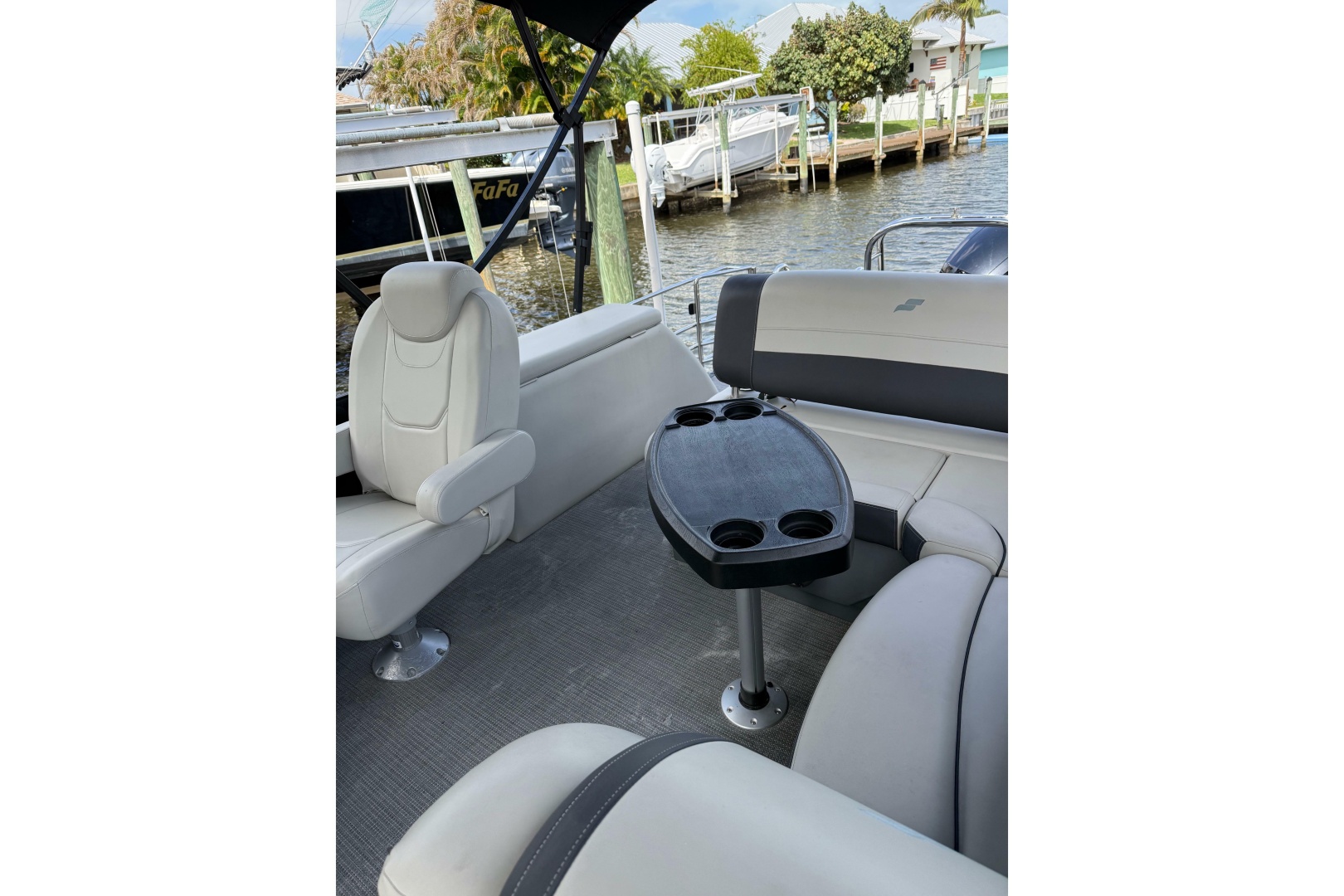 23ft Starcraft Yacht For Sale