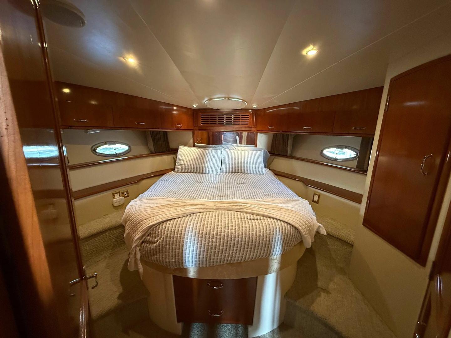 Carver  Yacht For Sale