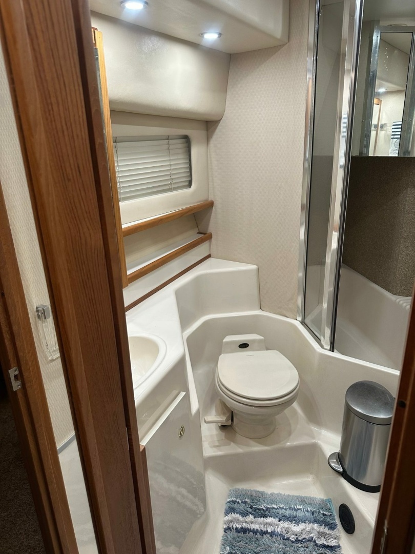 BEACH HOUSE 47ft Bayliner Yacht For Sale