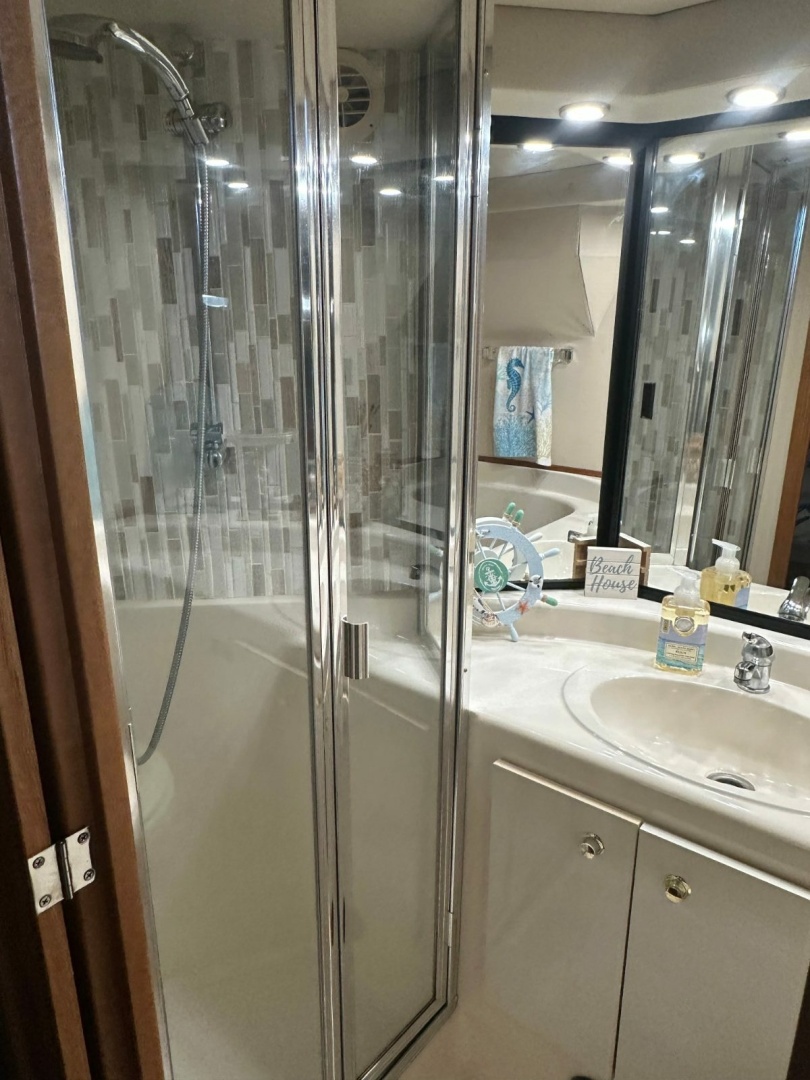 BEACH HOUSE 47ft Bayliner Yacht For Sale