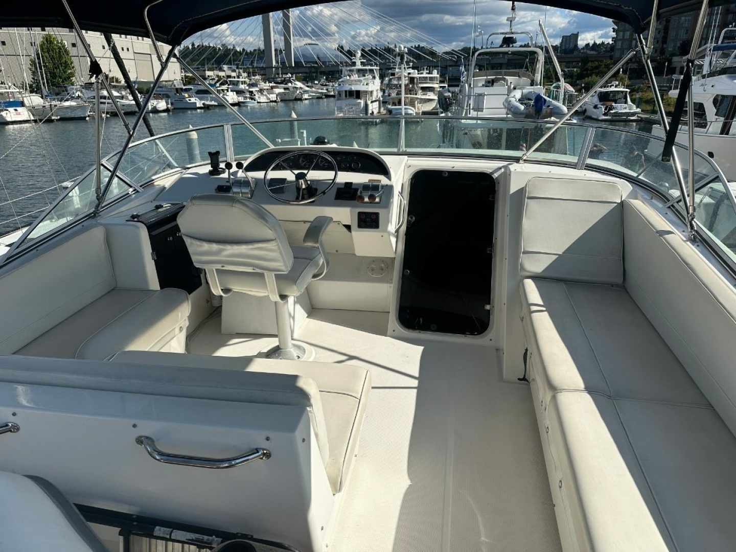 BEACH HOUSE 47ft Bayliner Yacht For Sale