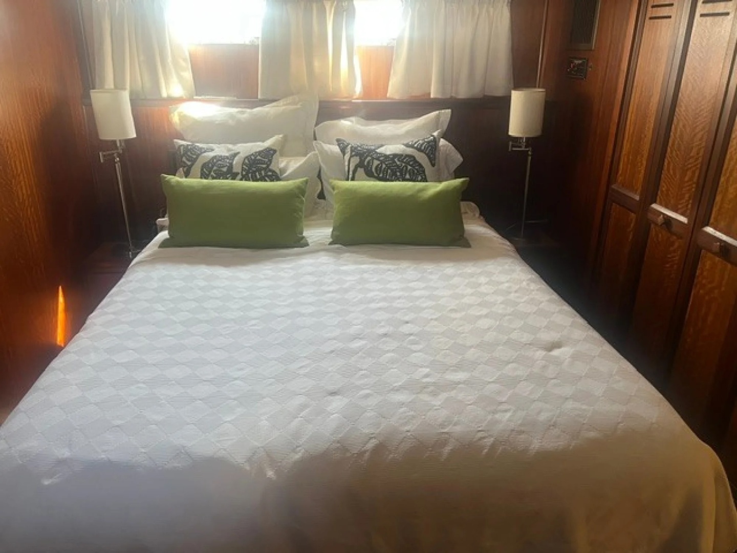 Top Cookie 60ft Hatteras Yacht For Sale