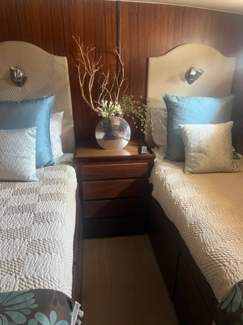 Top Cookie 60ft Hatteras Yacht For Sale