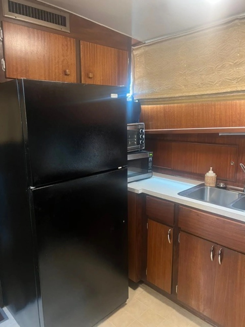 Top Cookie 60ft Hatteras Yacht For Sale