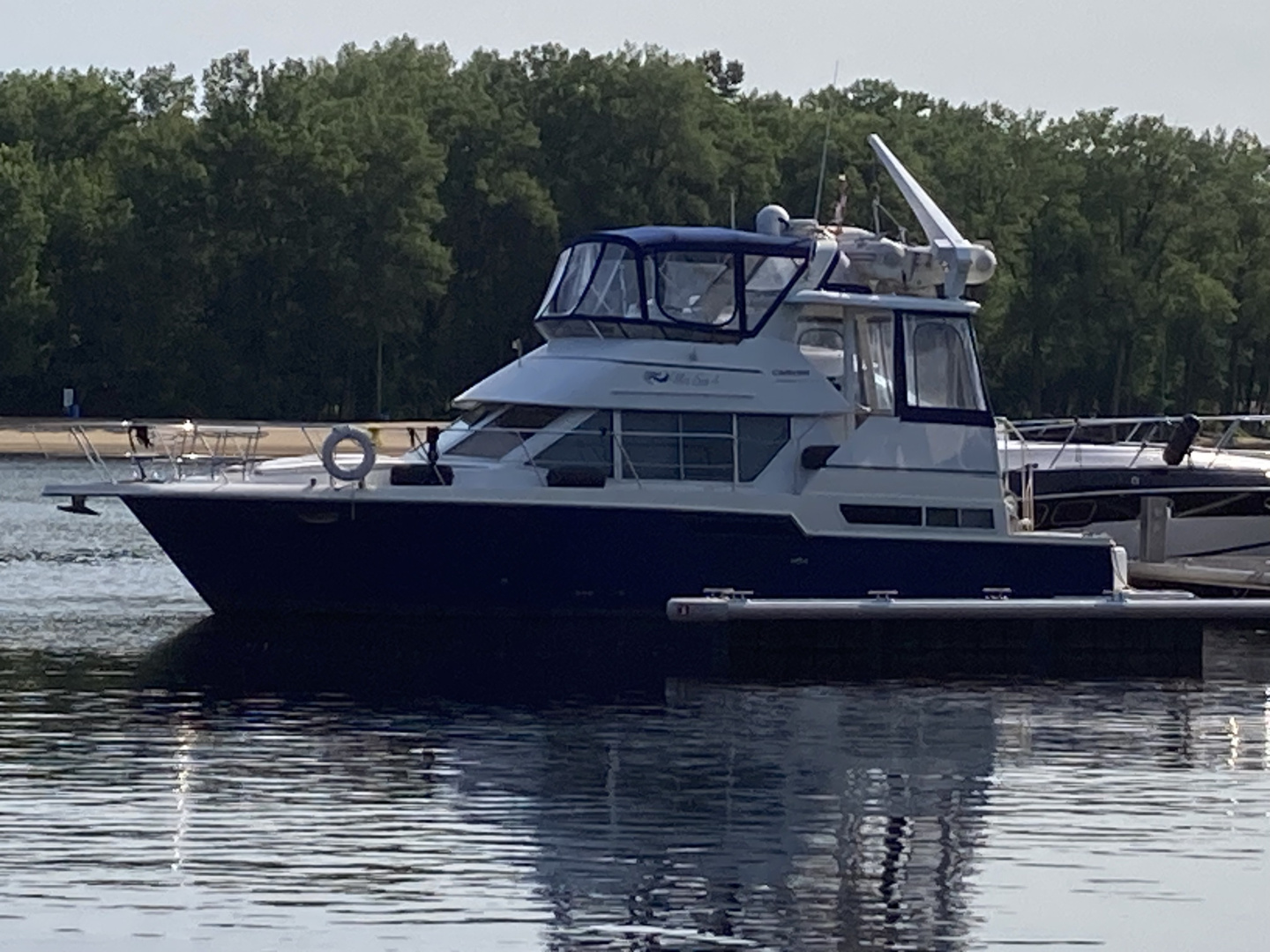 1997 Carver MY 400