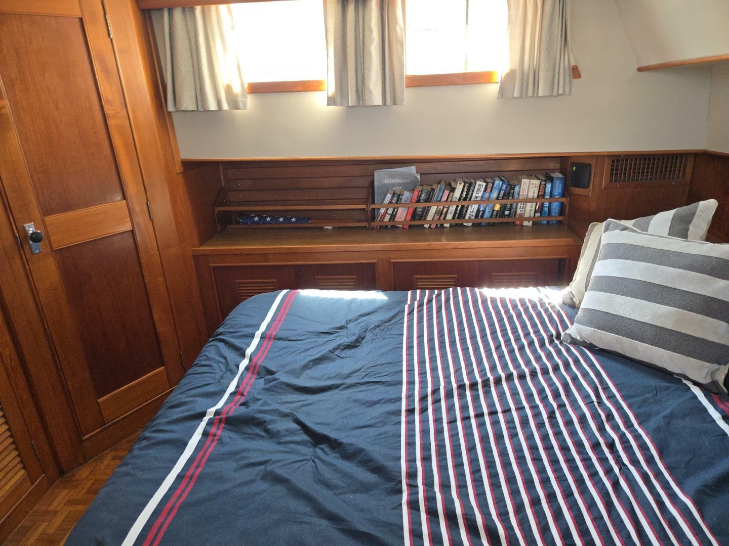 BURNING DAYLIGHT 42ft Grand Banks Yacht For Sale