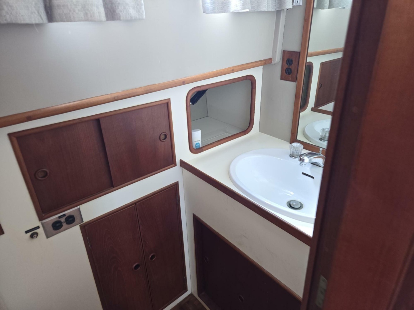 BURNING DAYLIGHT 42ft Grand Banks Yacht For Sale