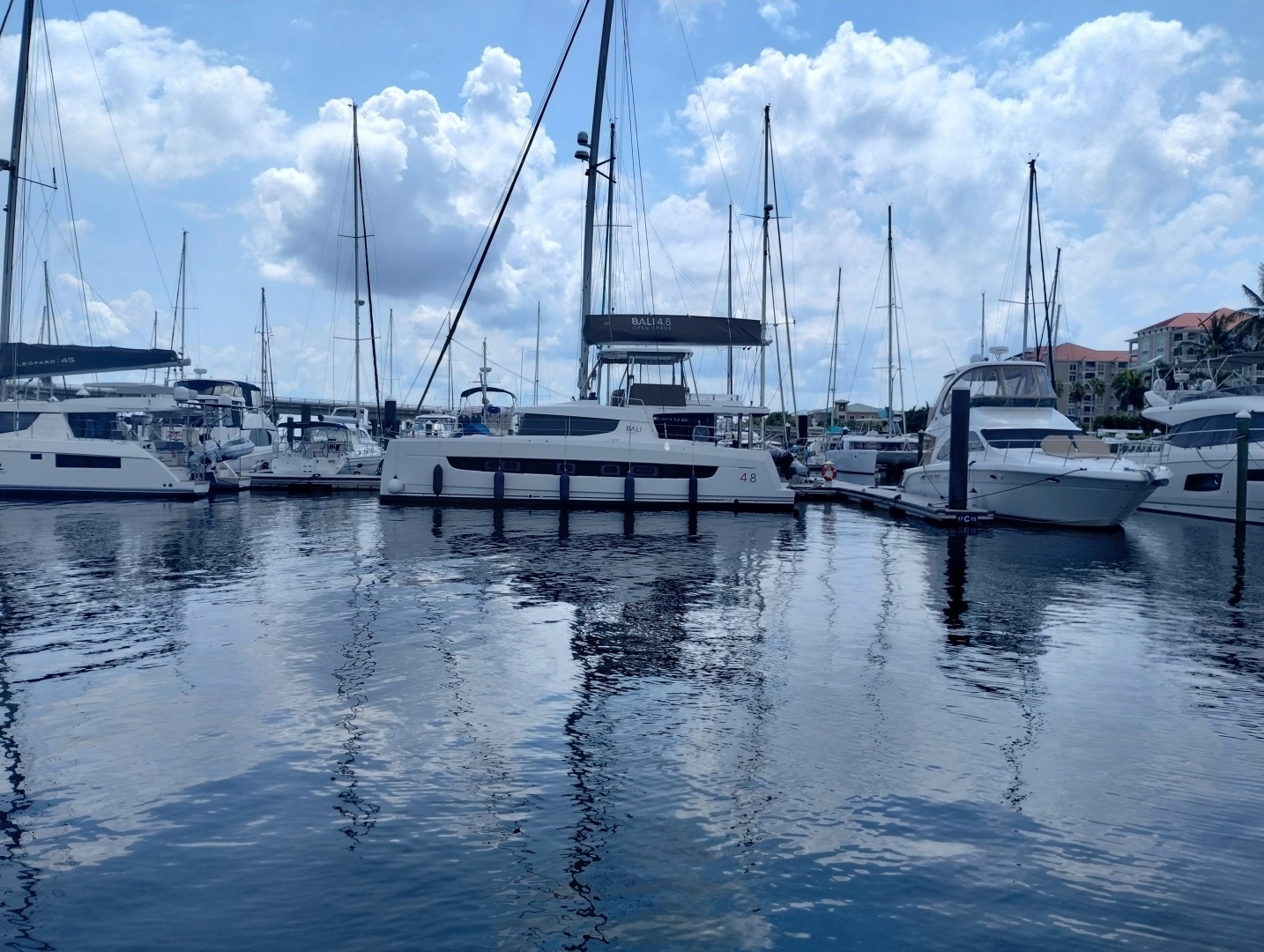 Bali 4.8 Yacht For Sale