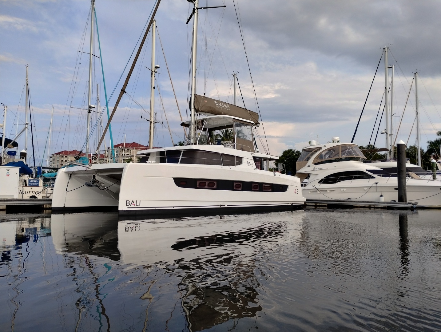 2023 Bali 4.8 exterior