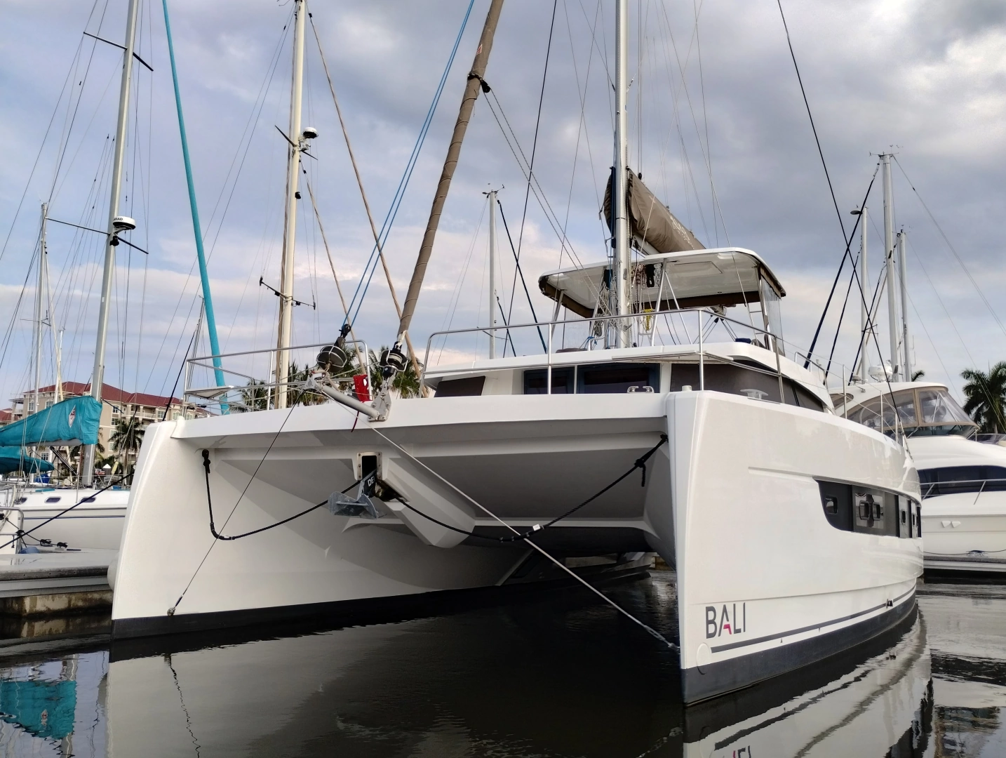 Bali 4.8 Yacht For Sale