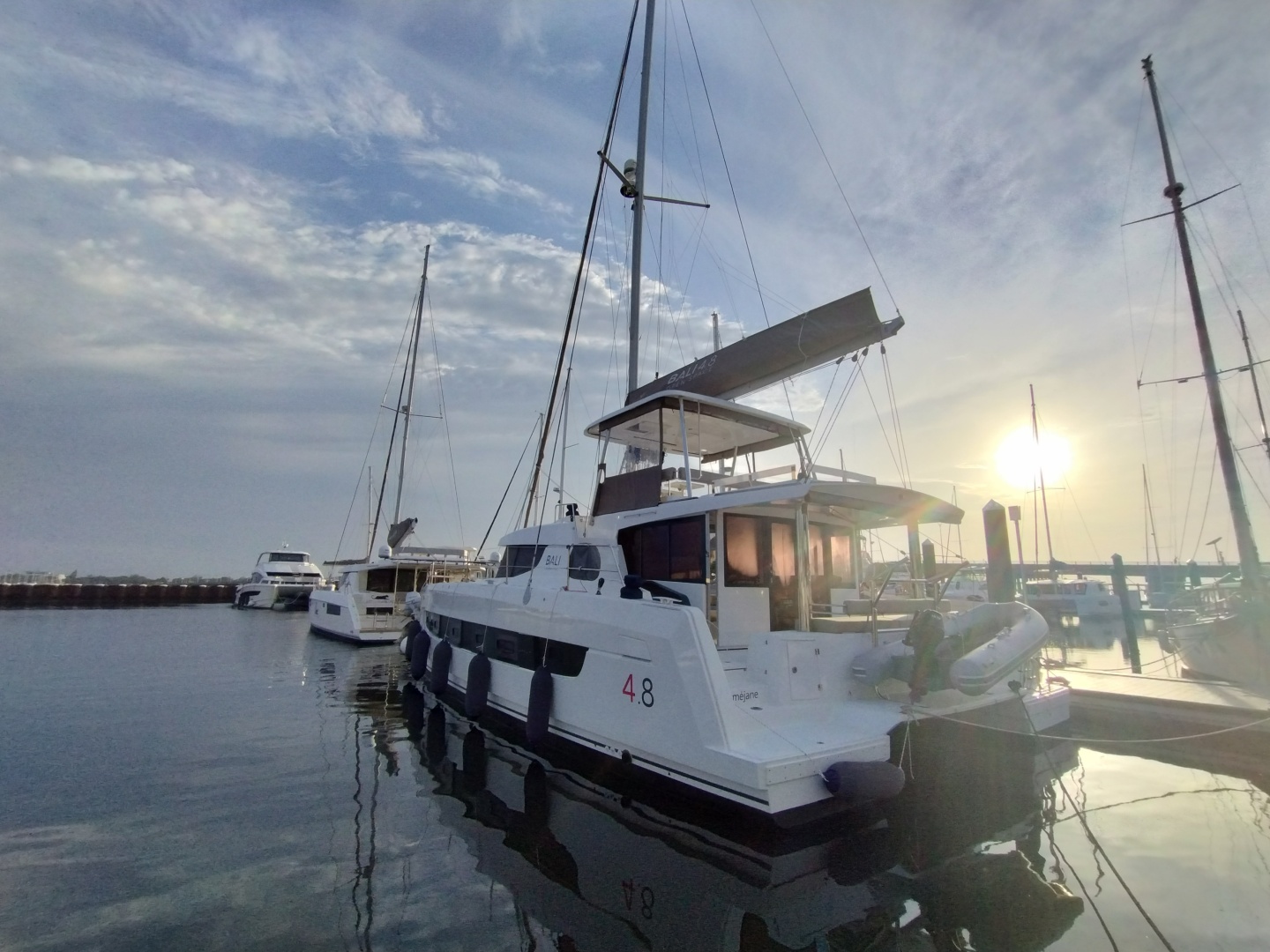 2023 Bali 4.8 stern