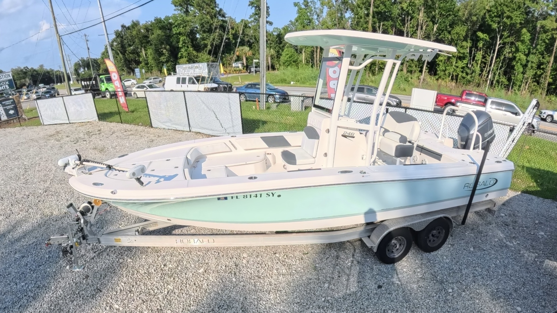 2021 Robalo 246 Cayman