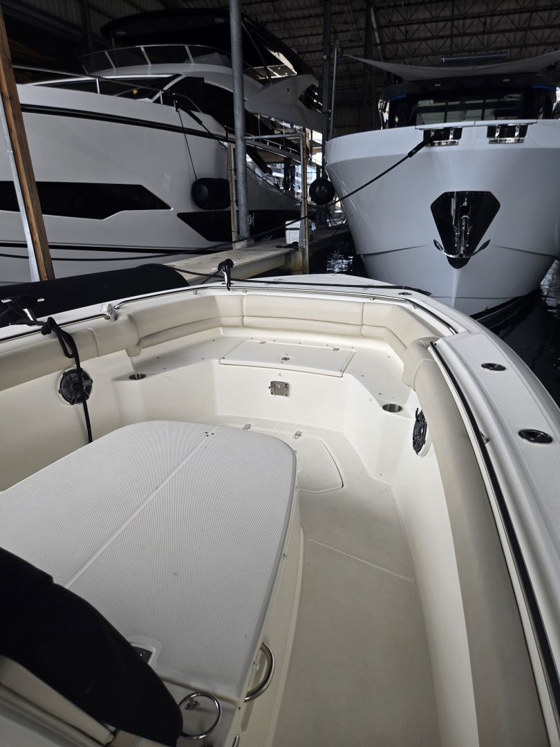 33ft Boston Whaler Yacht For Sale