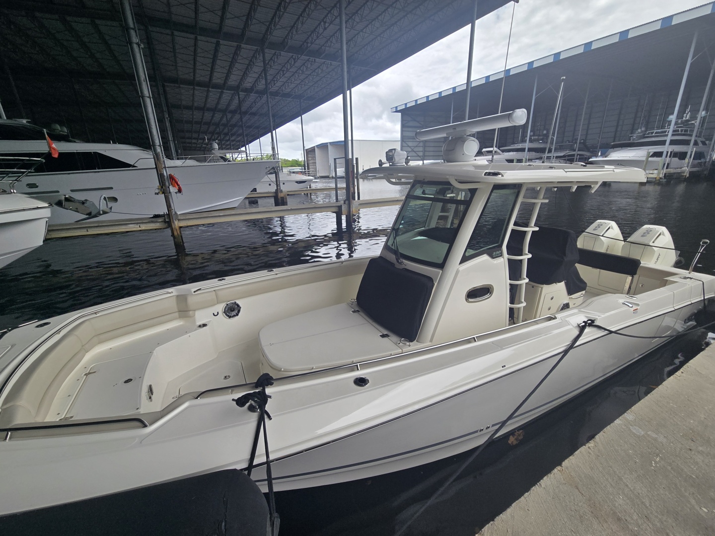 2024 Boston Whaler 330 Outrage