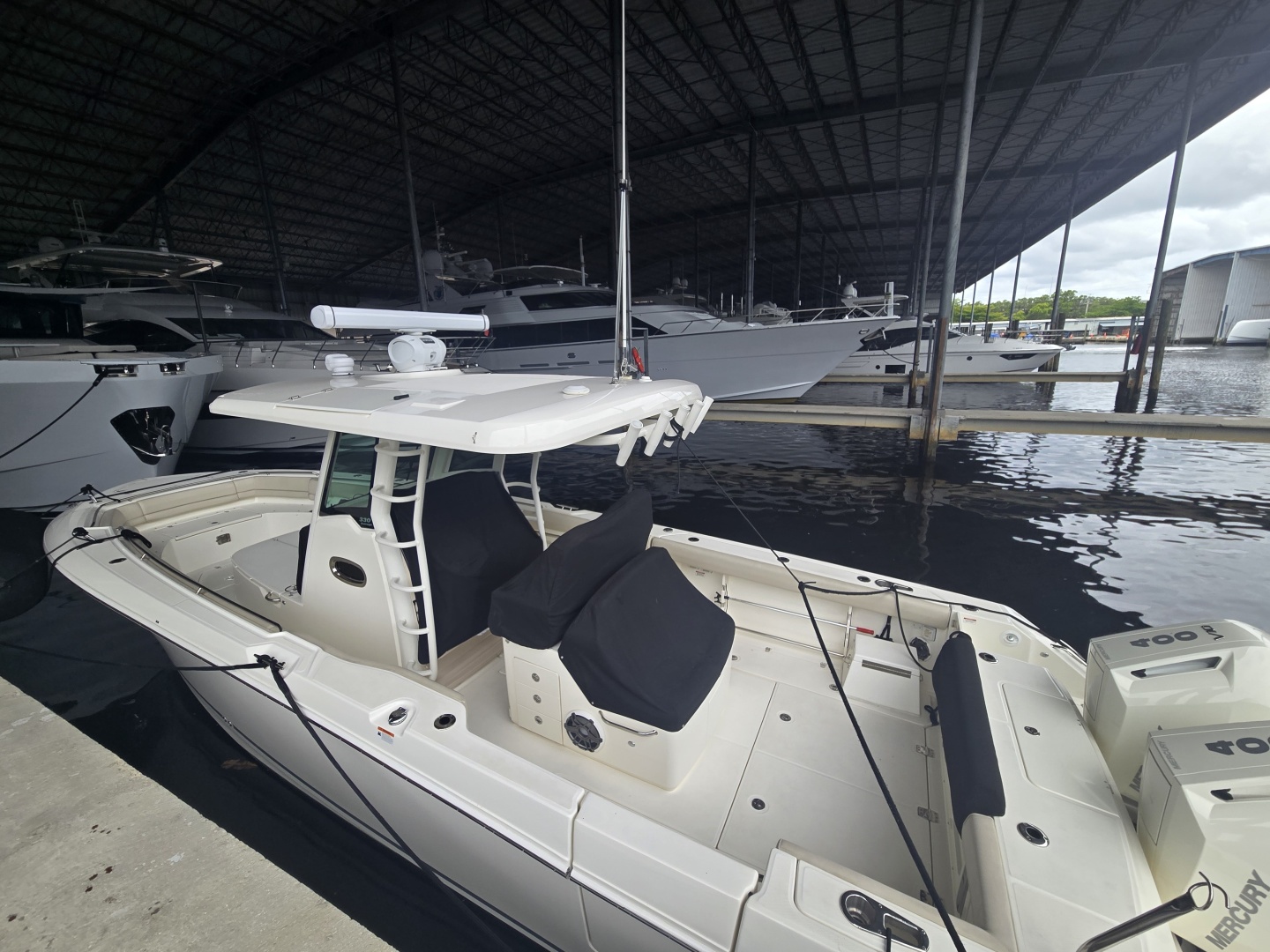 33ft Boston Whaler Yacht For Sale