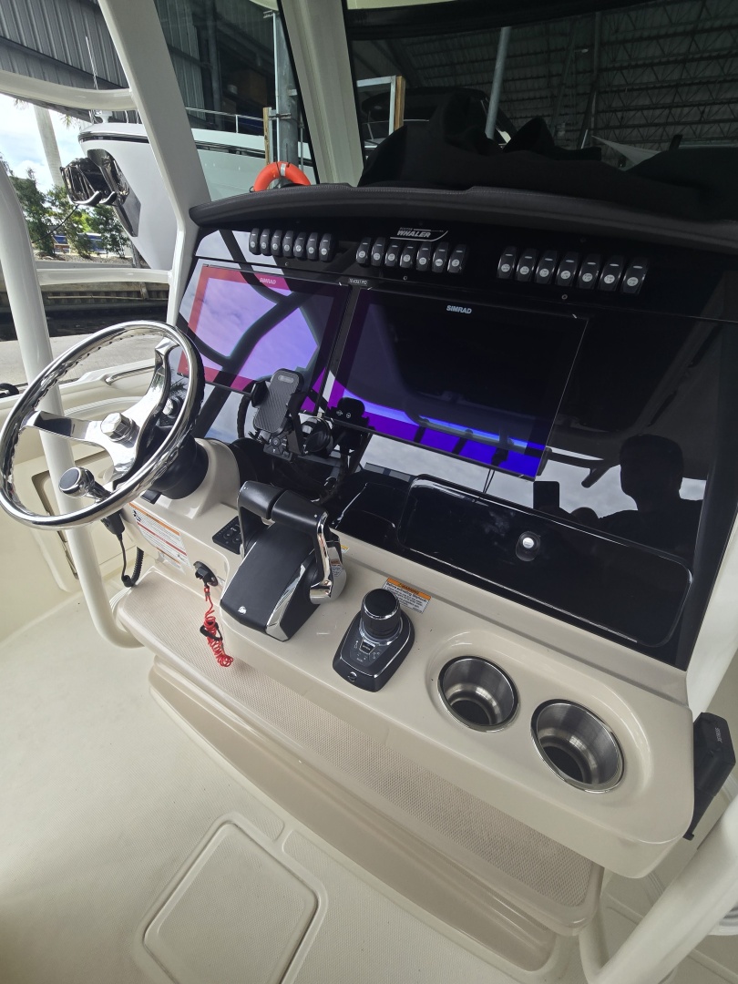 33ft Boston Whaler Yacht For Sale