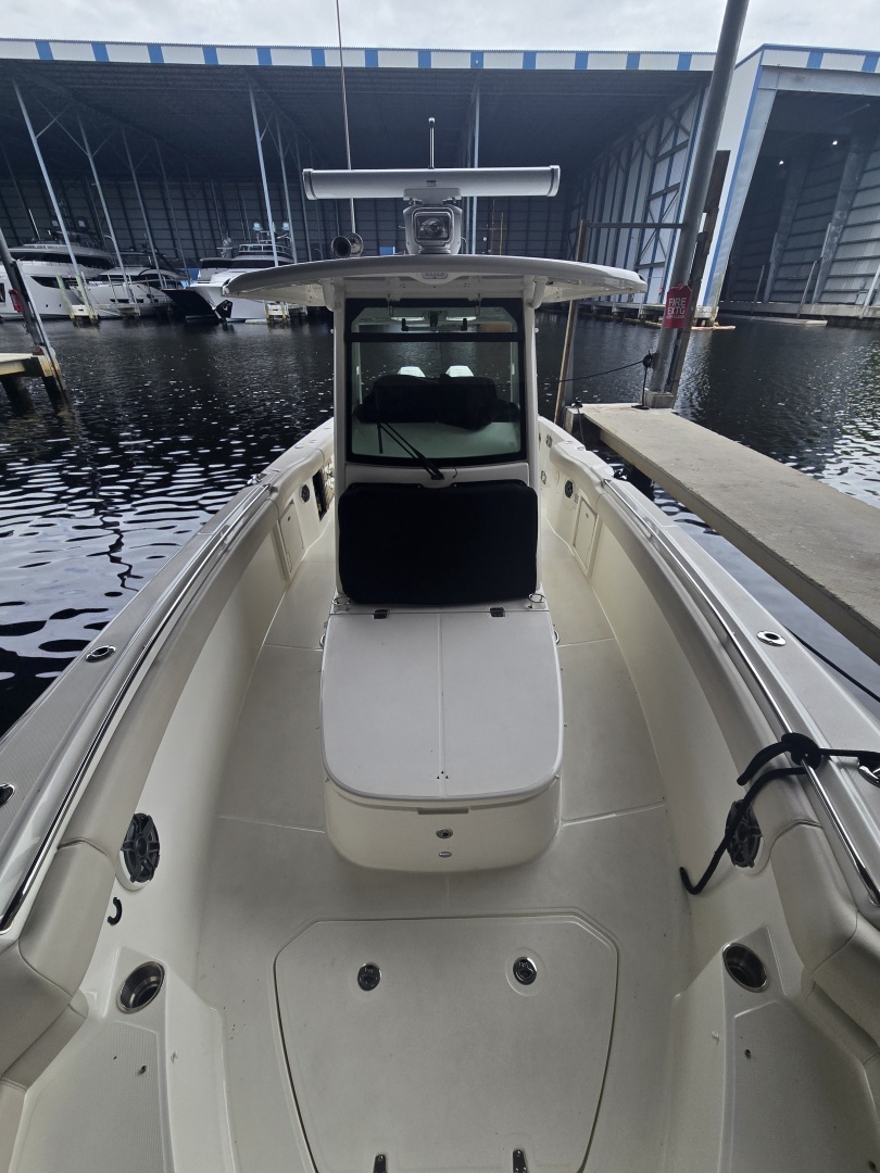 33ft Boston Whaler Yacht For Sale