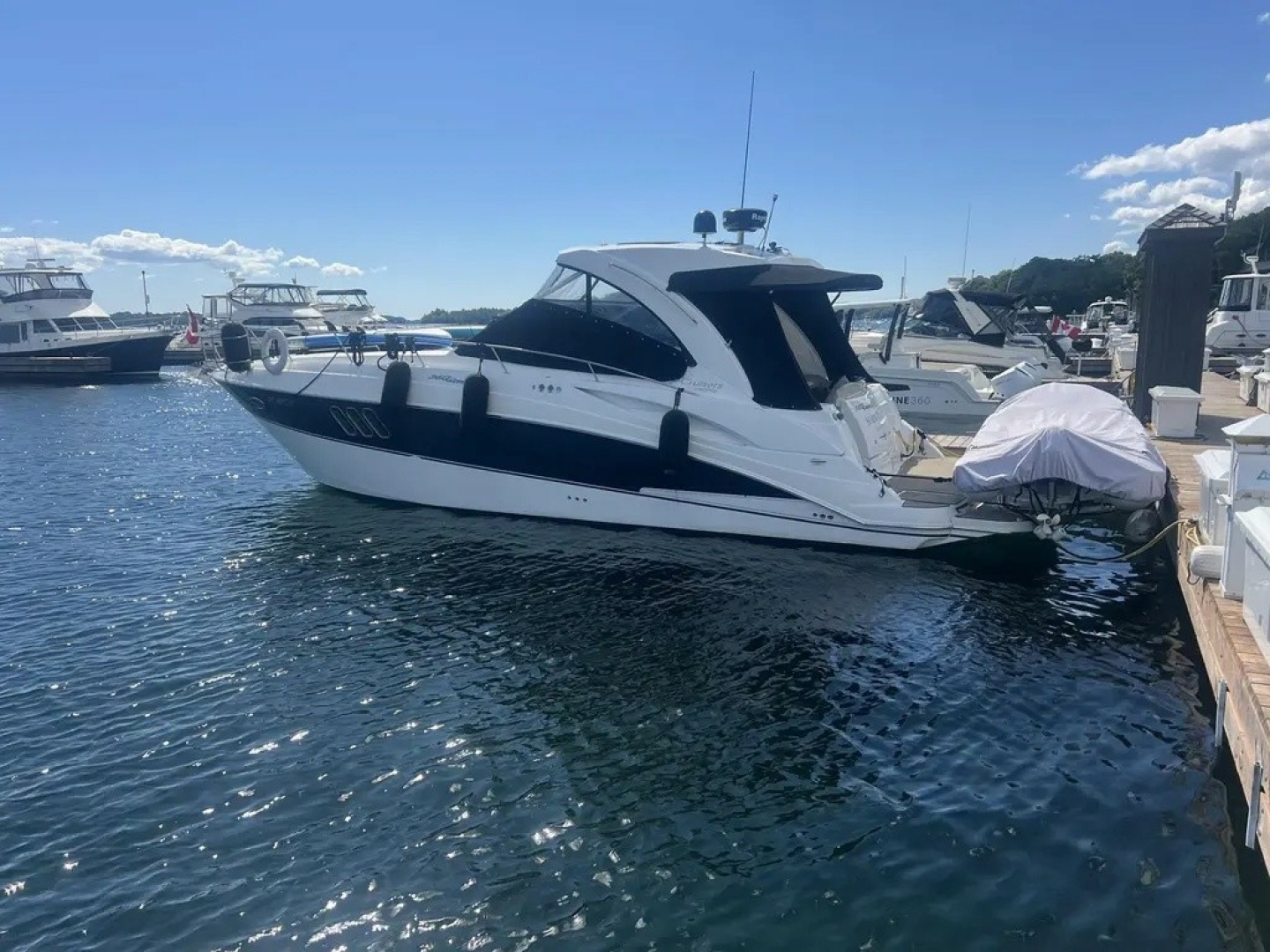 2010 Cruisers Yachts 360 Express