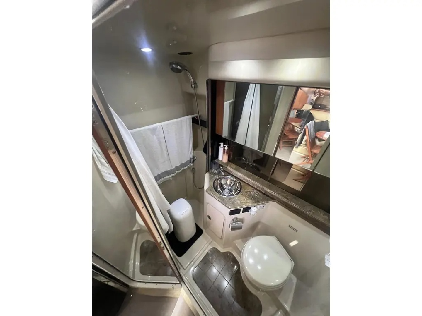 2010 Cruisers Yachts 360 Express