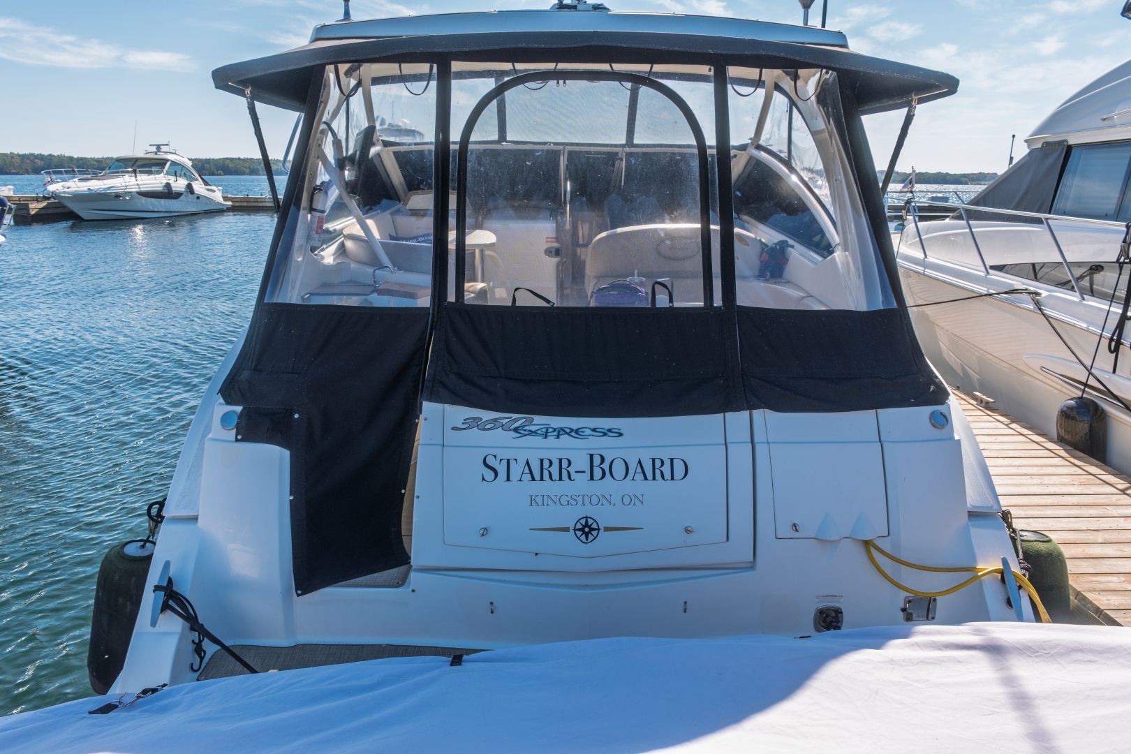 2010 Cruisers Yachts 360 Express