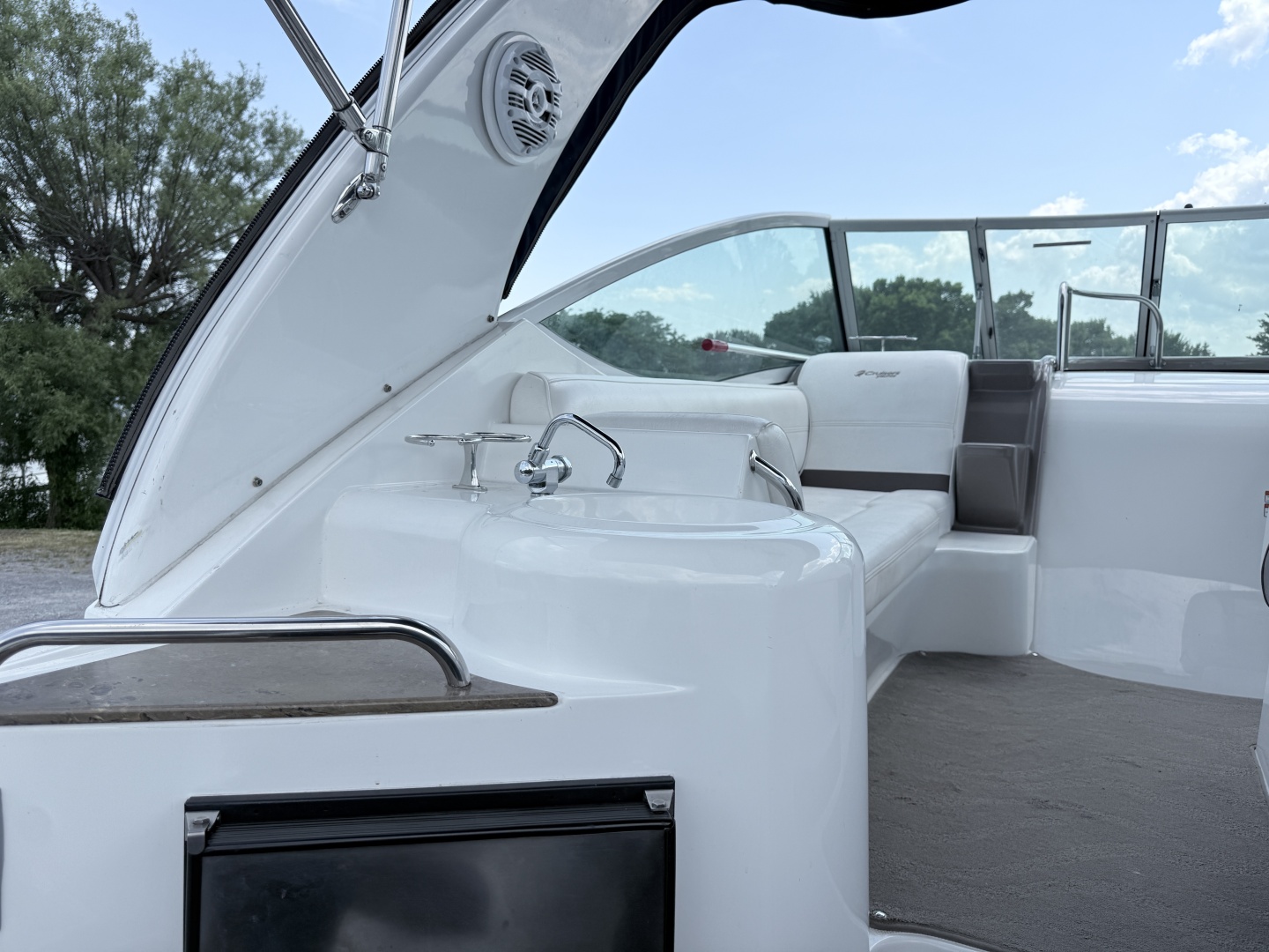 2009 Cruisers Yachts 300 CXi