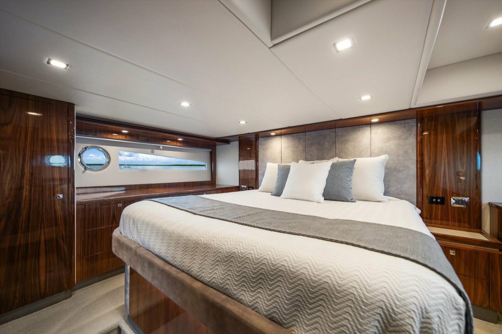 MARITIME 57ft Riviera Yacht For Sale