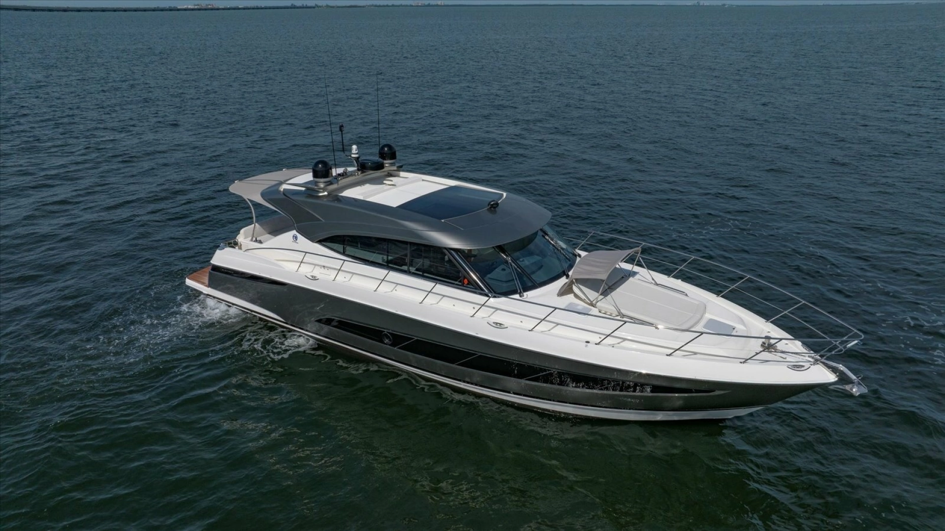 Riviera 5400 Sport Yacht Yacht For Sale