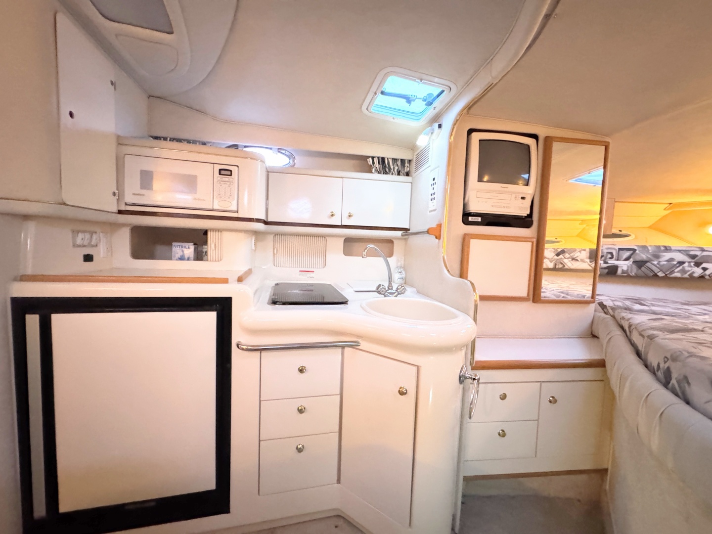 1997 Sea Ray 330 Sundancer