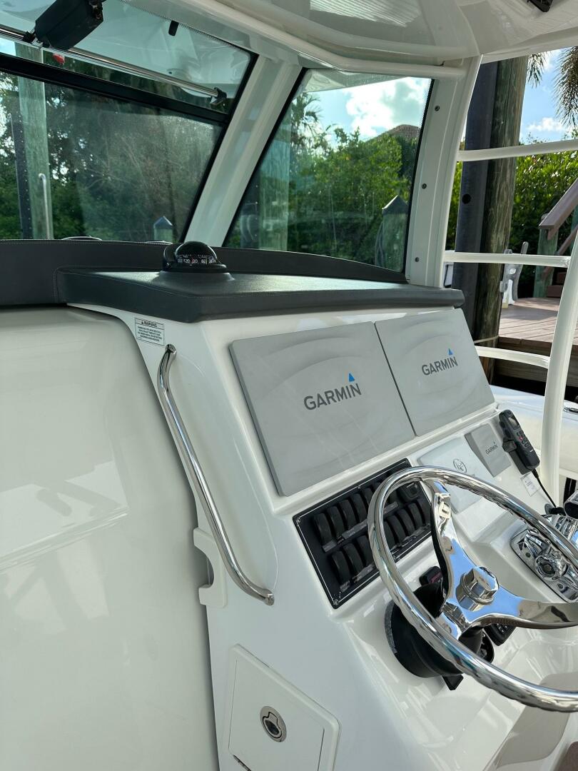 Boston Whaler 37 Outrageous - Helm Electronics