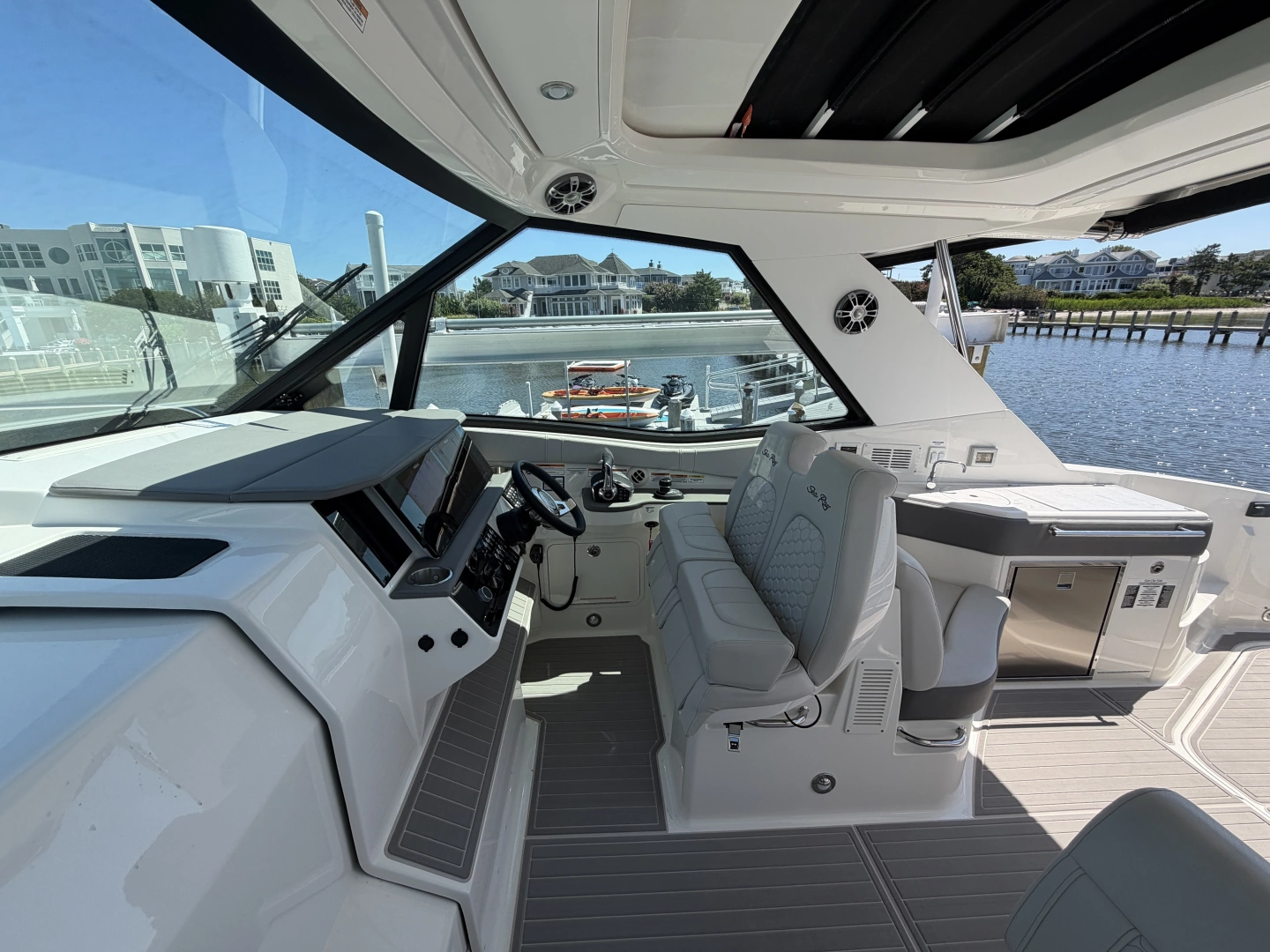 Sea Ray 320 Sundancer Yacht For Sale