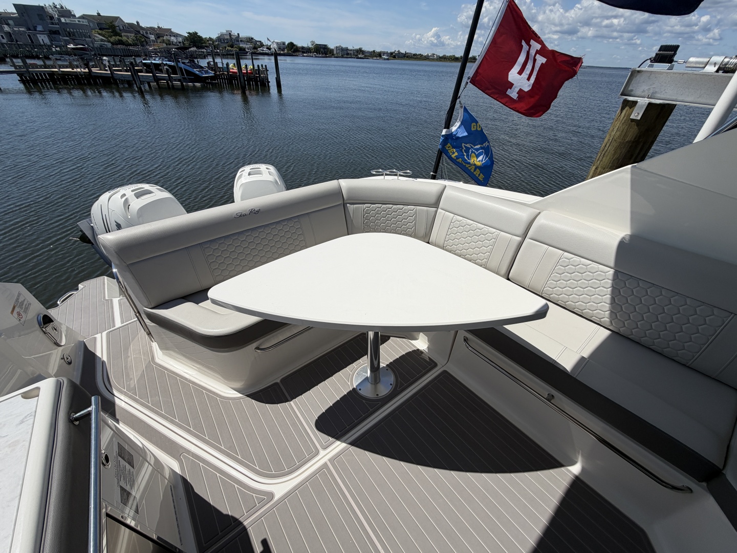 2023 Sea Ray 320 Sundancer