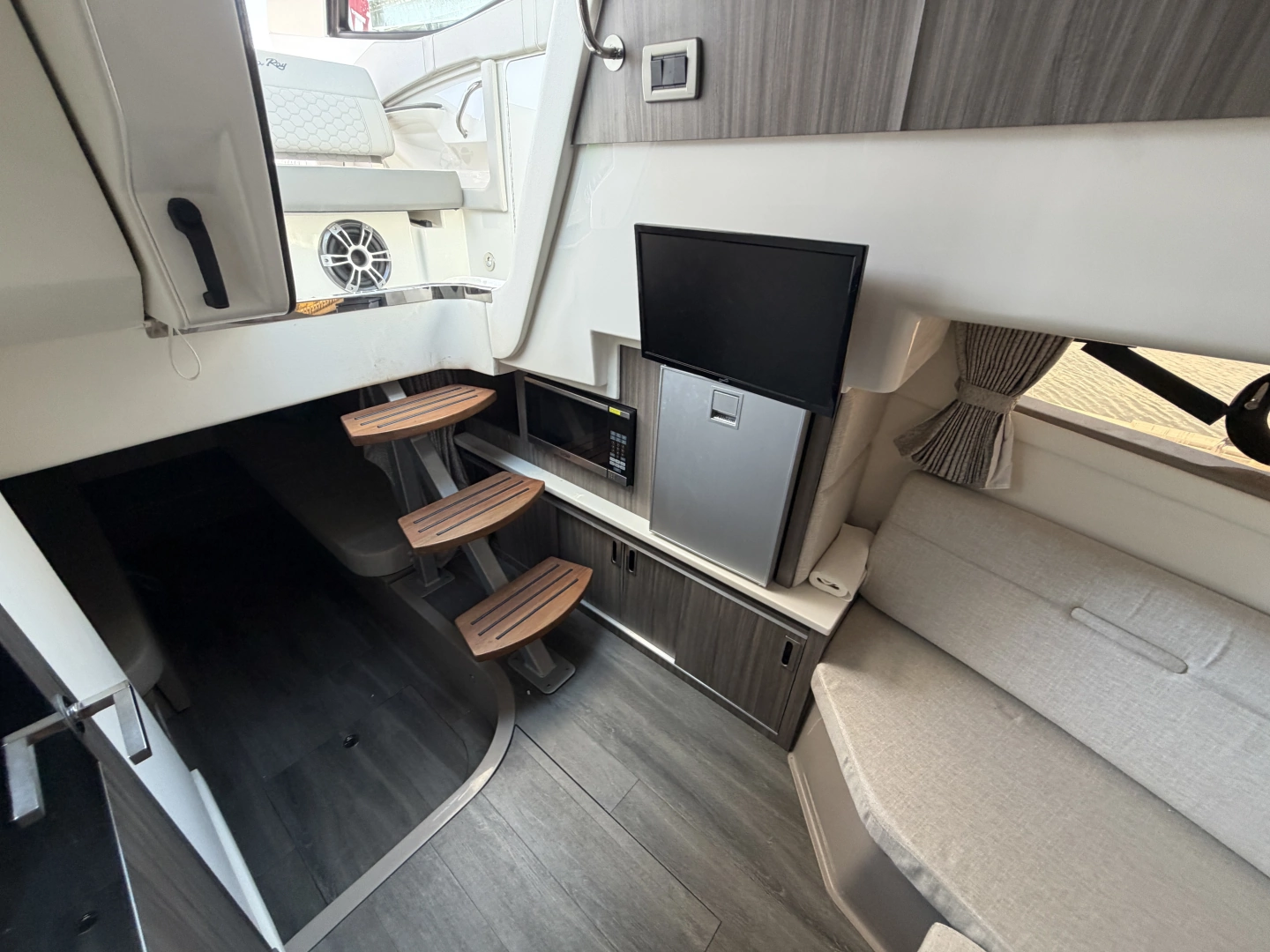 Sea Ray 320 Sundancer Yacht For Sale