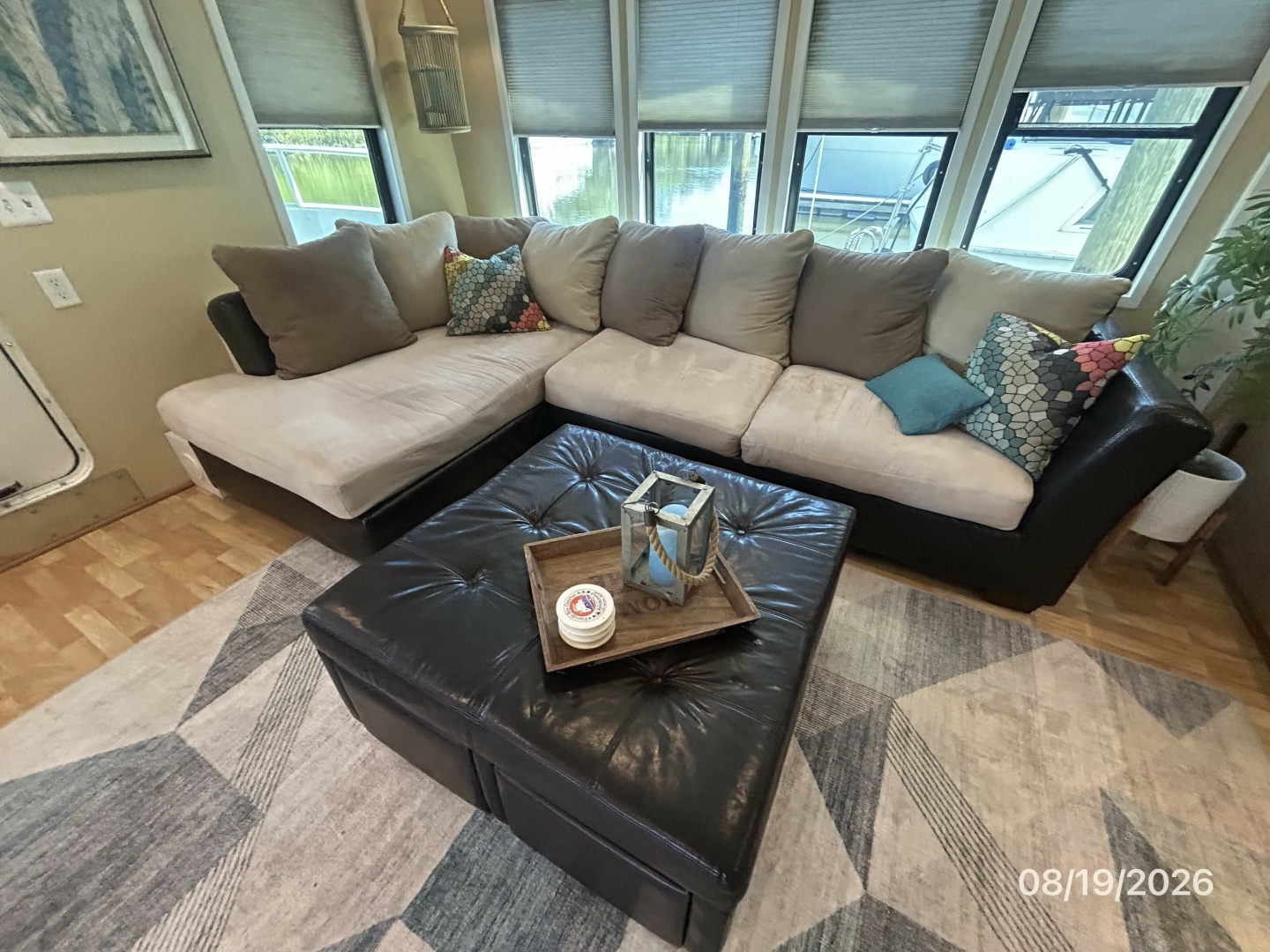 Steel Magnolia salon port seating