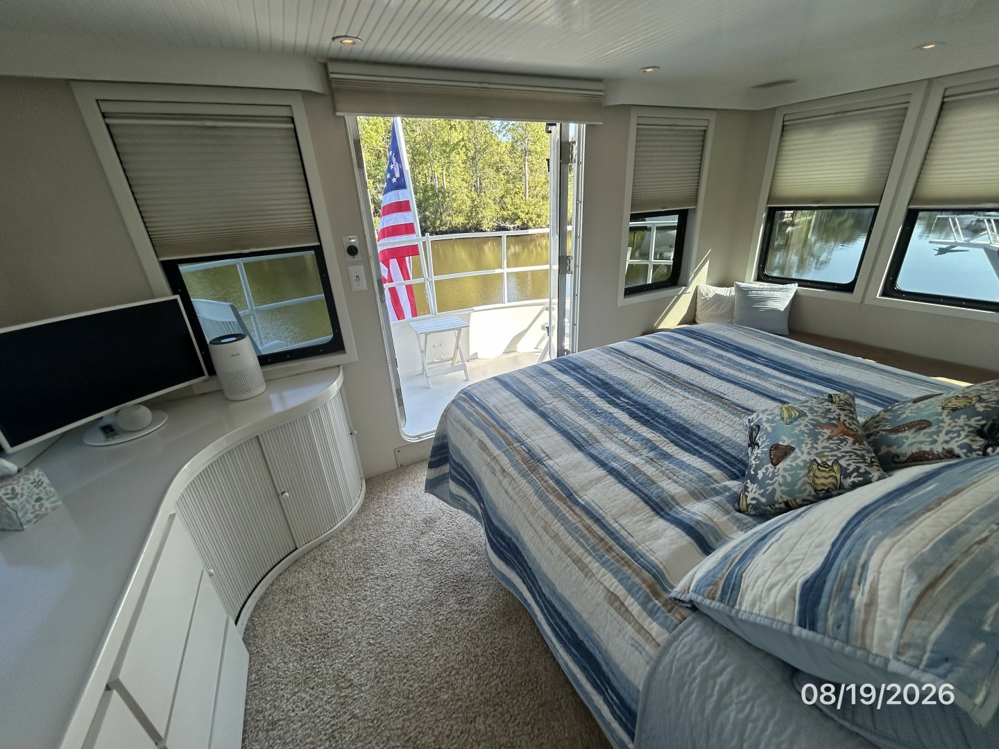 Steel Magnolia master stateroom aft1