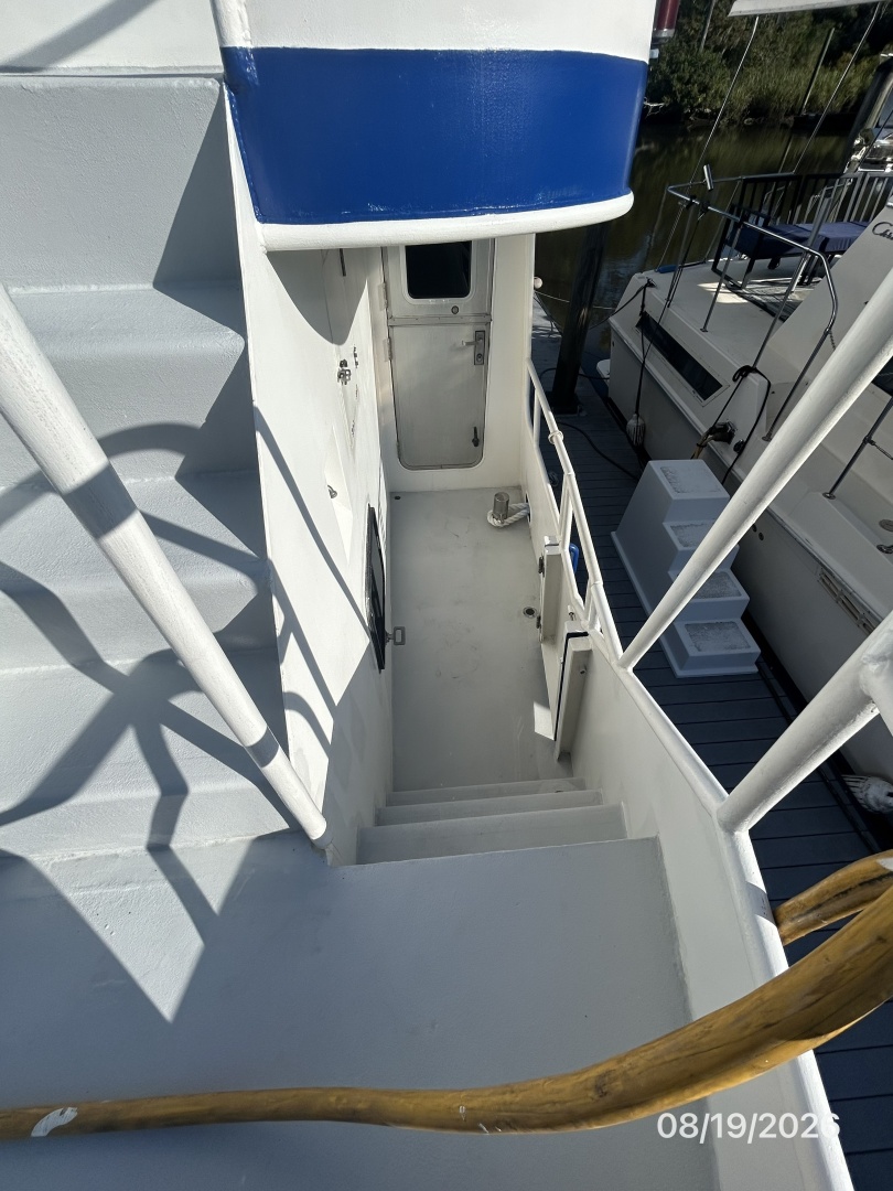 Steel Magnolia port lower side deck1