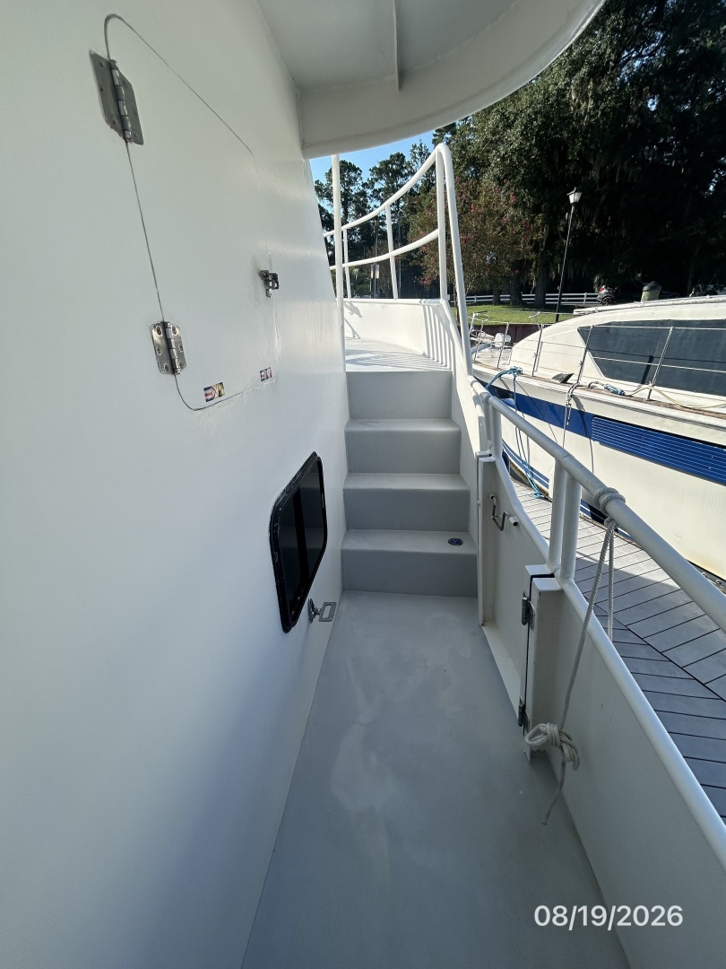 Steel Magnolia lower starboard side deck2