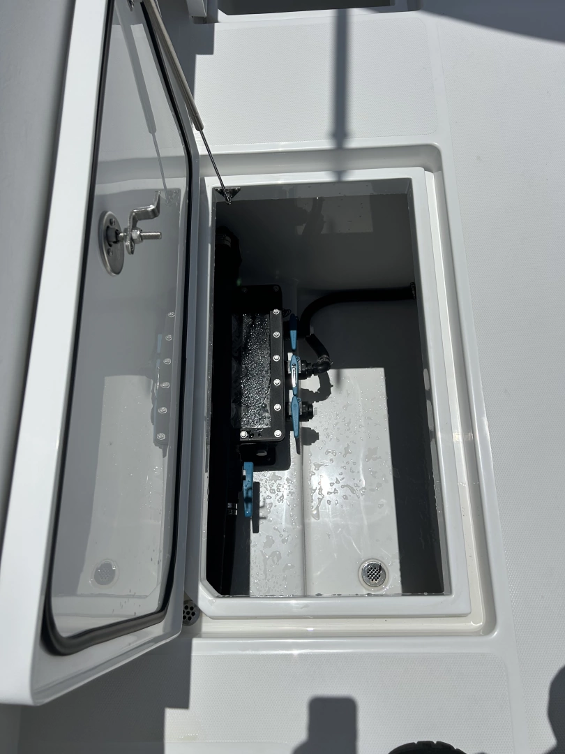 Front Runner 43 Yacht For Sale