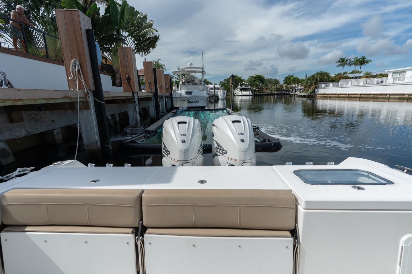 Mer Bare 33ft Everglades Yacht For Sale