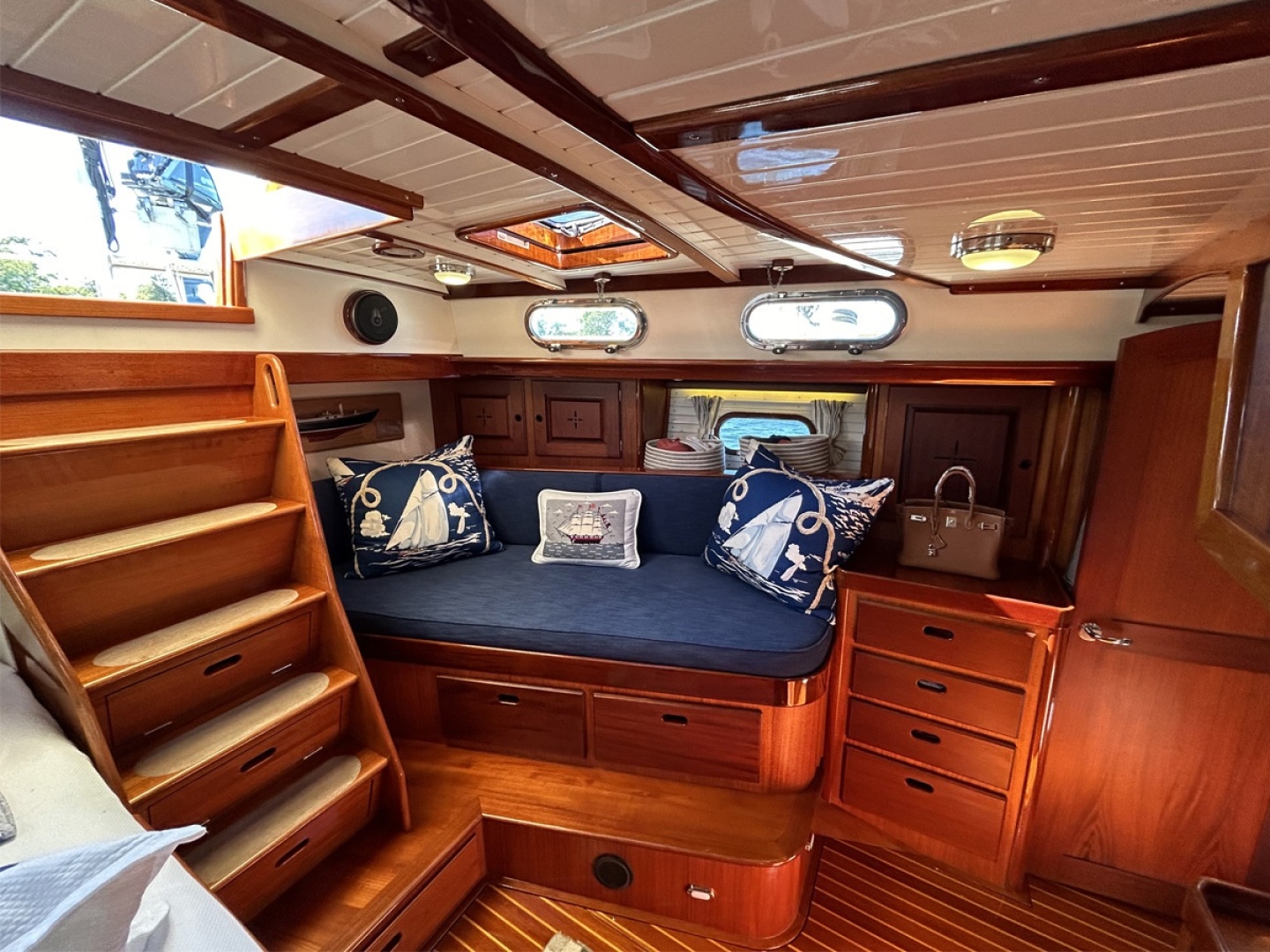 Owner's Cabin Port