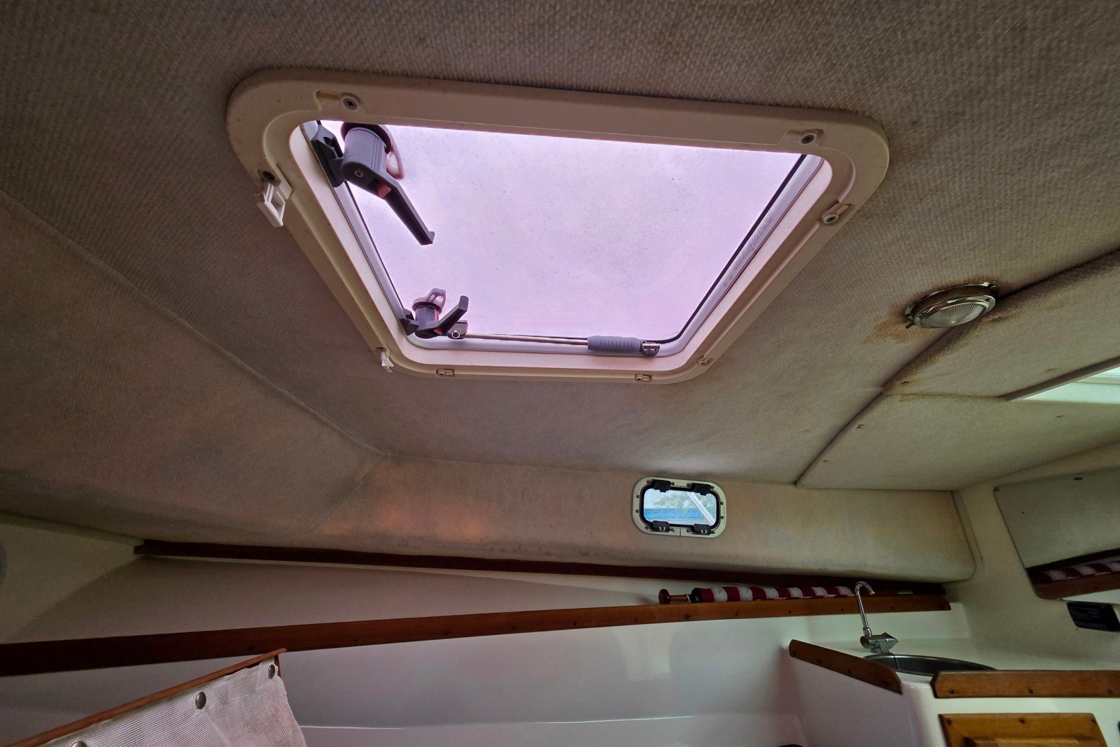 2004 Hunt Yachts Surfhunter 25