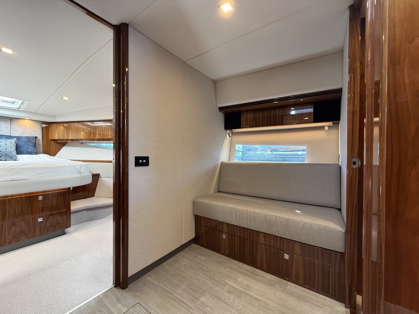 2020 Riviera 4800 Sport Yacht