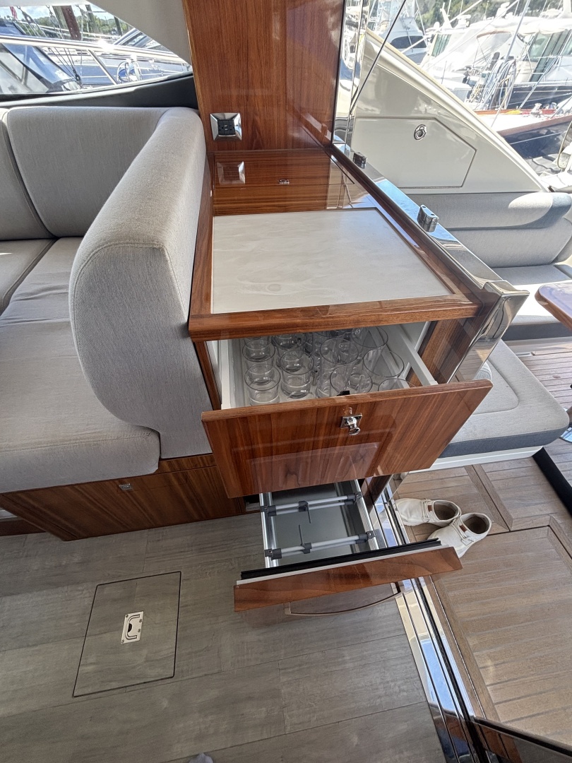 2020 Riviera 4800 Sport Yacht