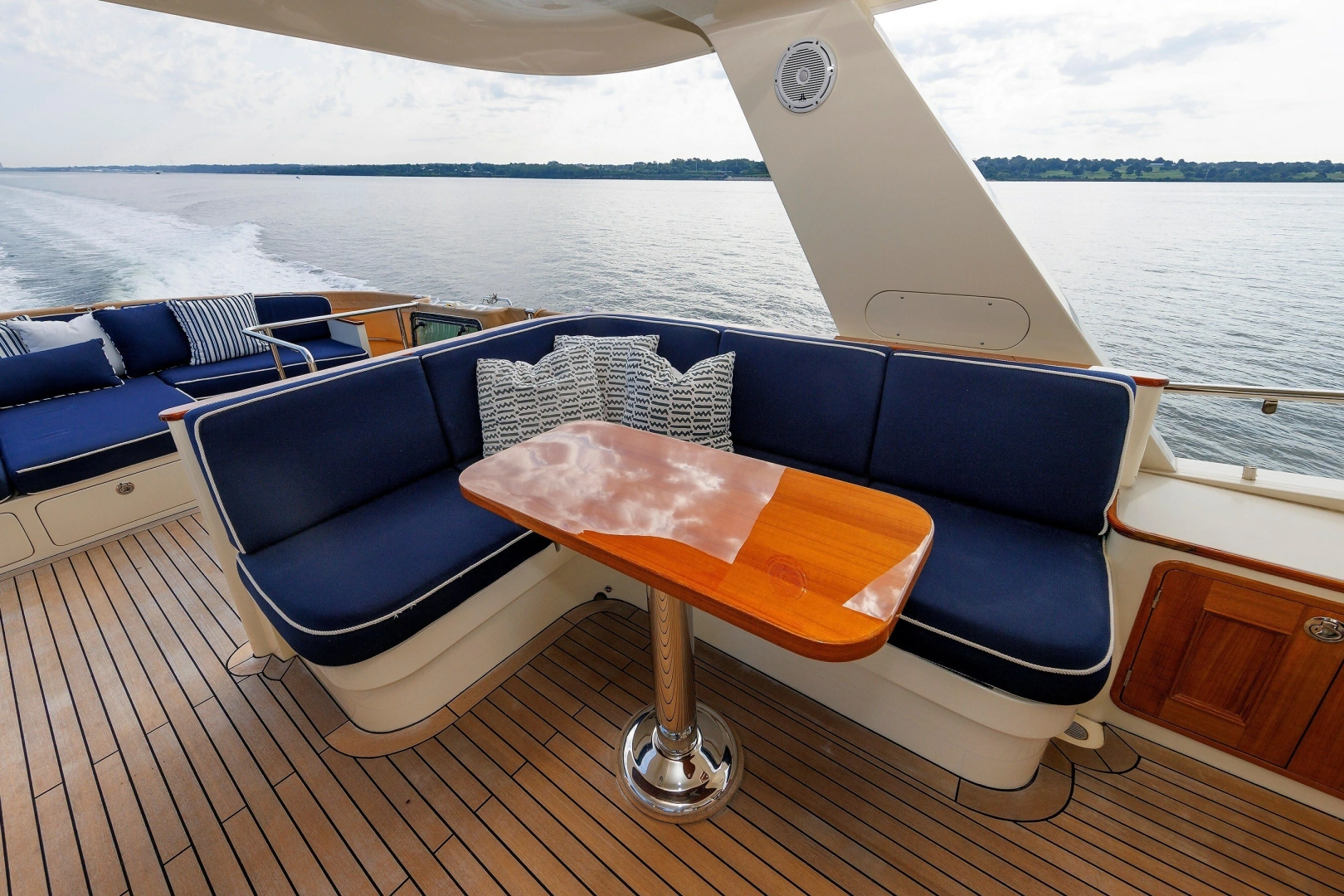 Hunt Yachts 72 Flybridge Yacht For Sale