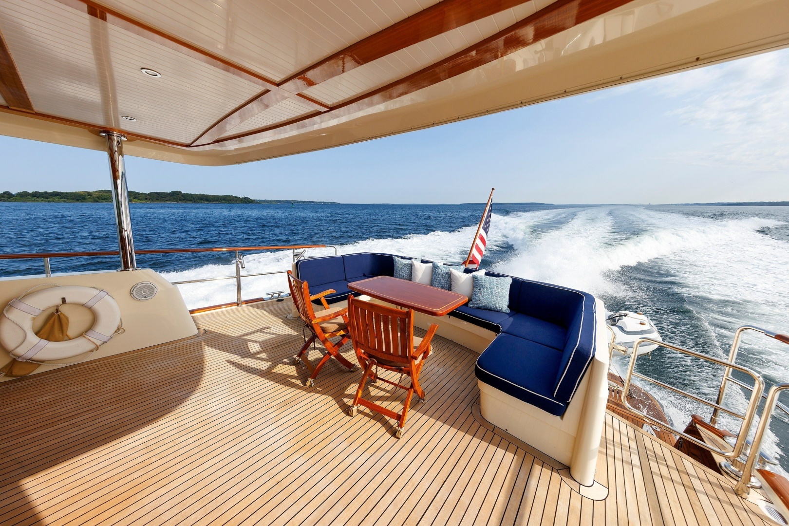 2016 Hunt Yachts 72 Flybridge