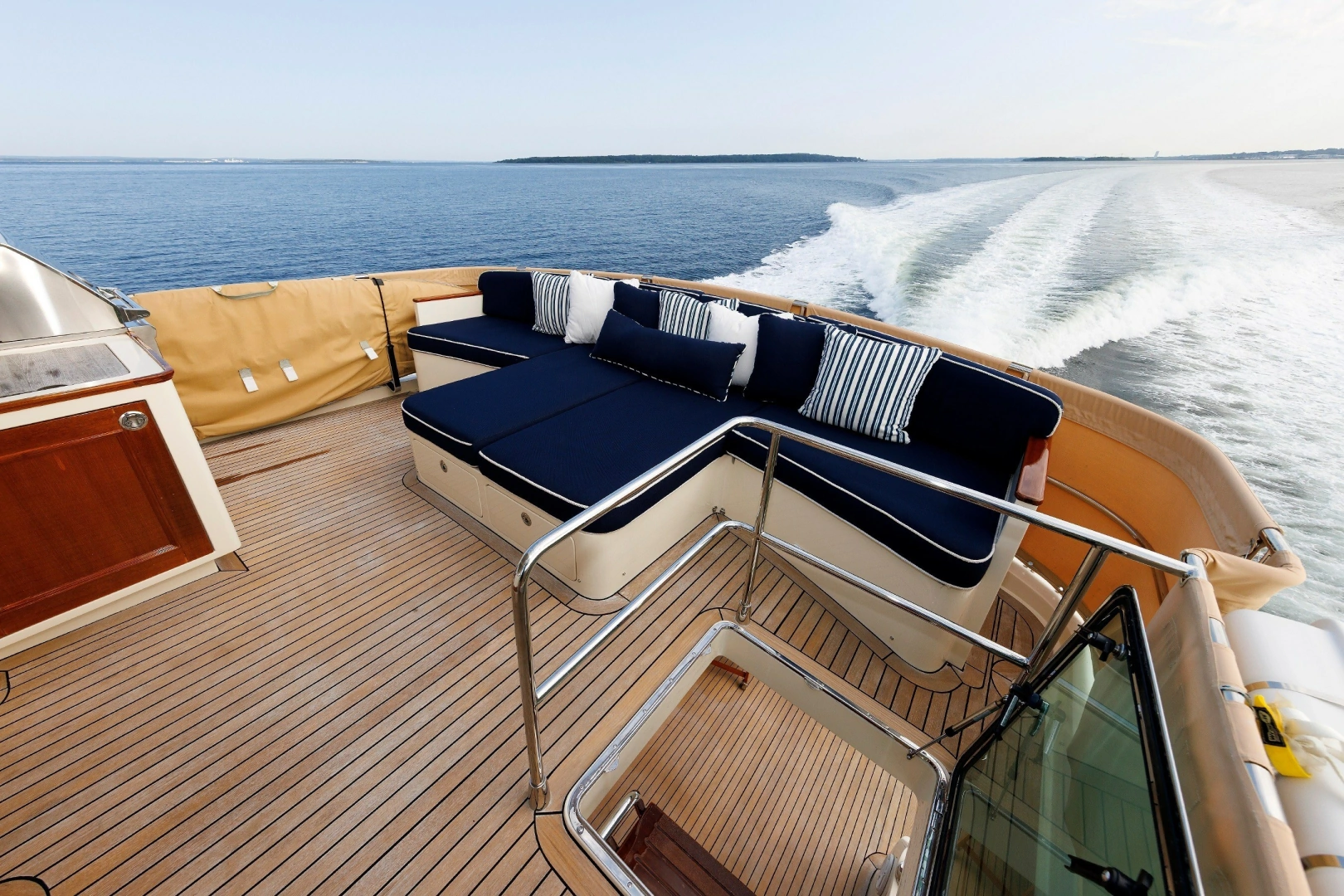 Hunt Yachts 72 Flybridge Yacht For Sale