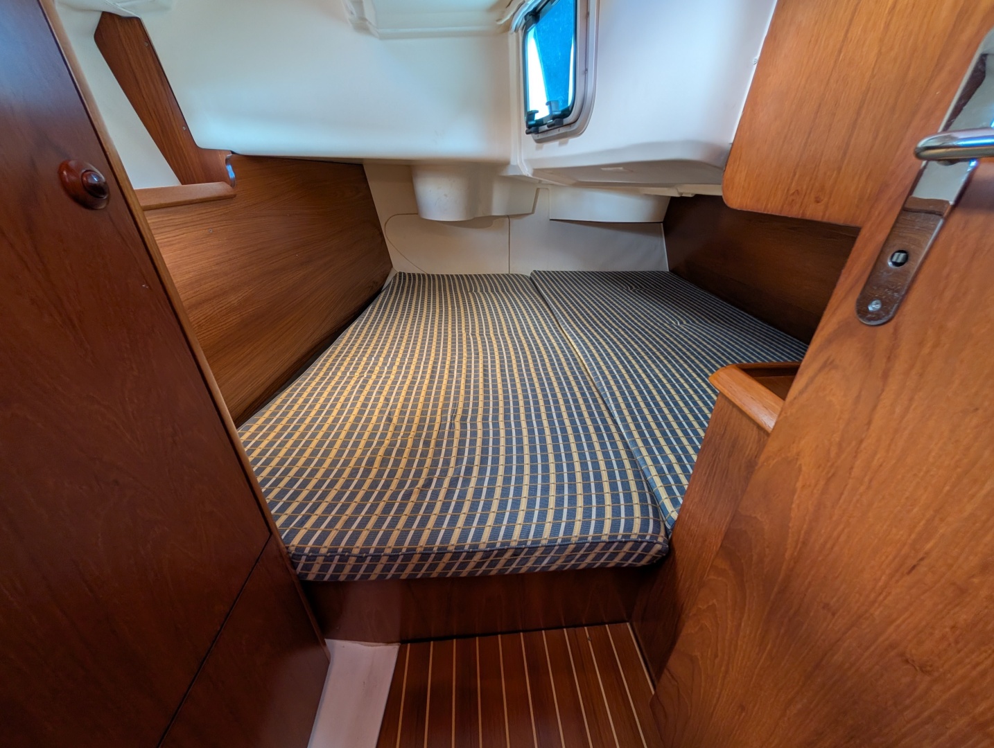 Slip Stream  35ft Jeanneau Yacht For Sale