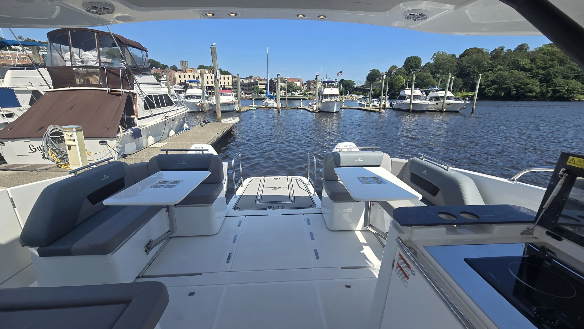 Four Winns TH36 Yacht For Sale